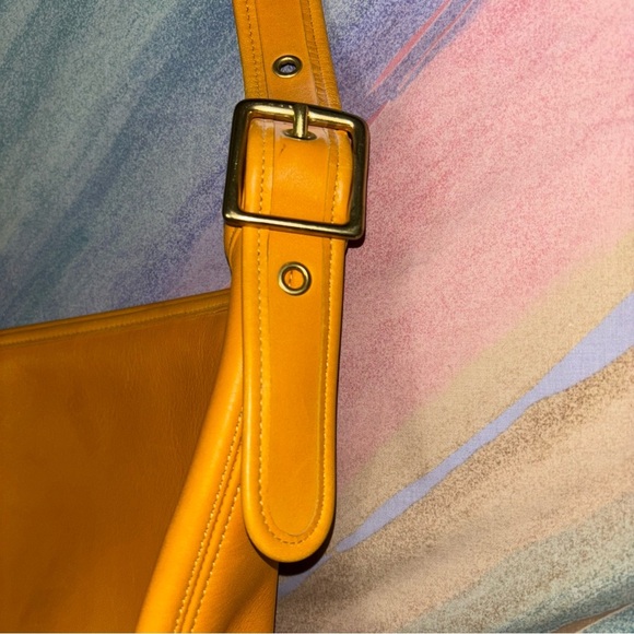 VINTAGE COACH DUFFLE SAC BUCKET SOULDER BAG PURSE Yellow Leather #9953 - Picture 6 of 13